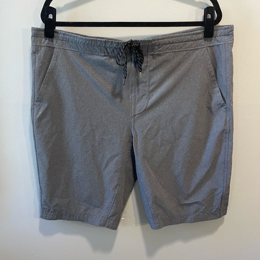 Manduka Athletic Yoga Shorts Mens XL Gray